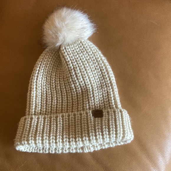 Roots Olivia Fur Pom Pom Toque Nwt 